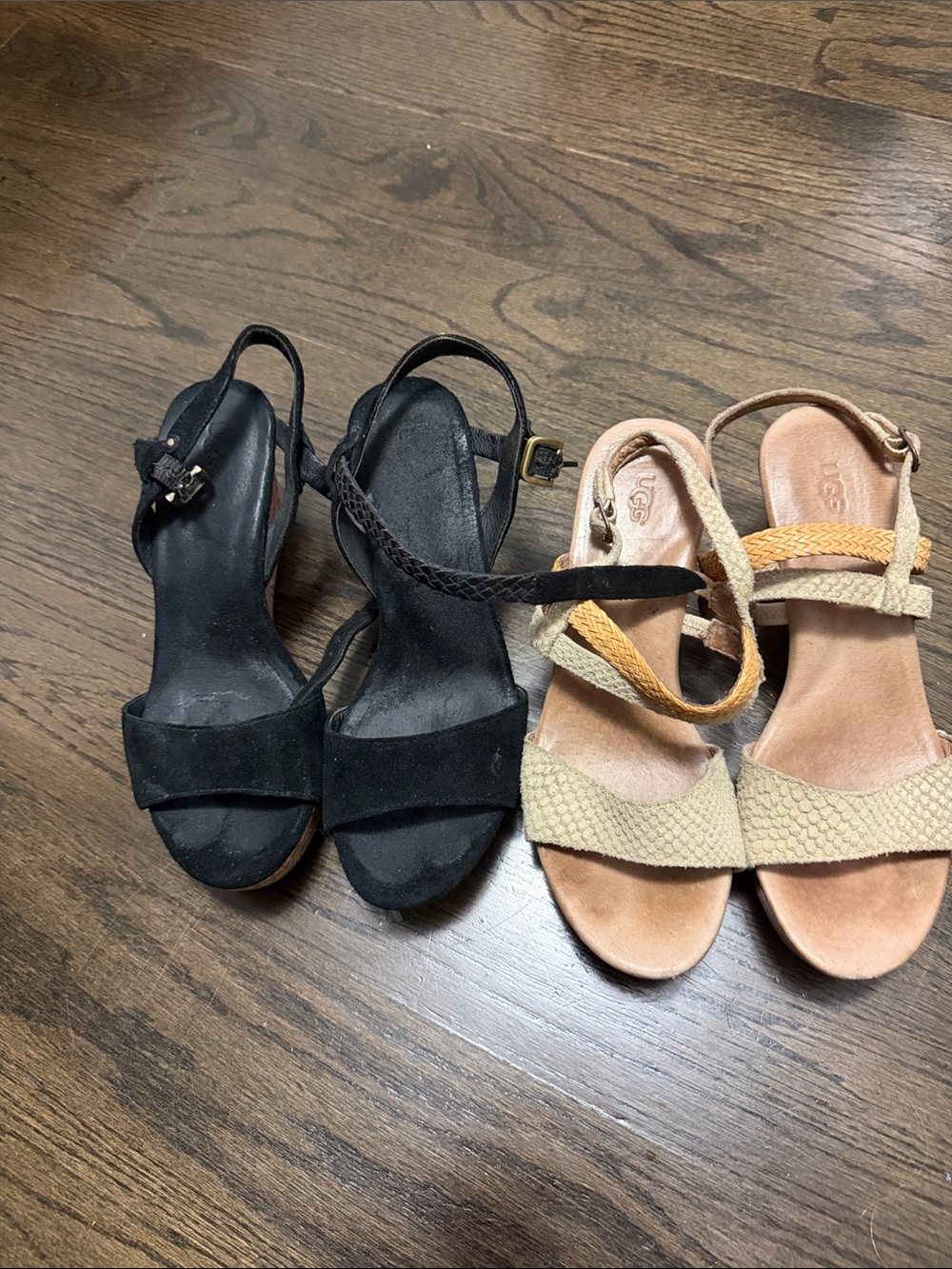 UGG Women's Black and Tan Strappy Low Heel Sandals